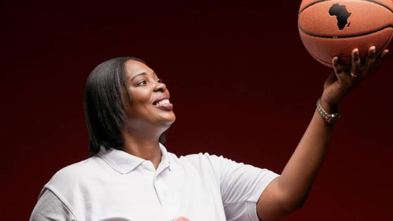 LIBABE / ÉLECTIONS  : 5 QUESTIONS À LA CANDIDATE FLORINE EVOUNG AZIZET , ÉPOUSE TCHOUA