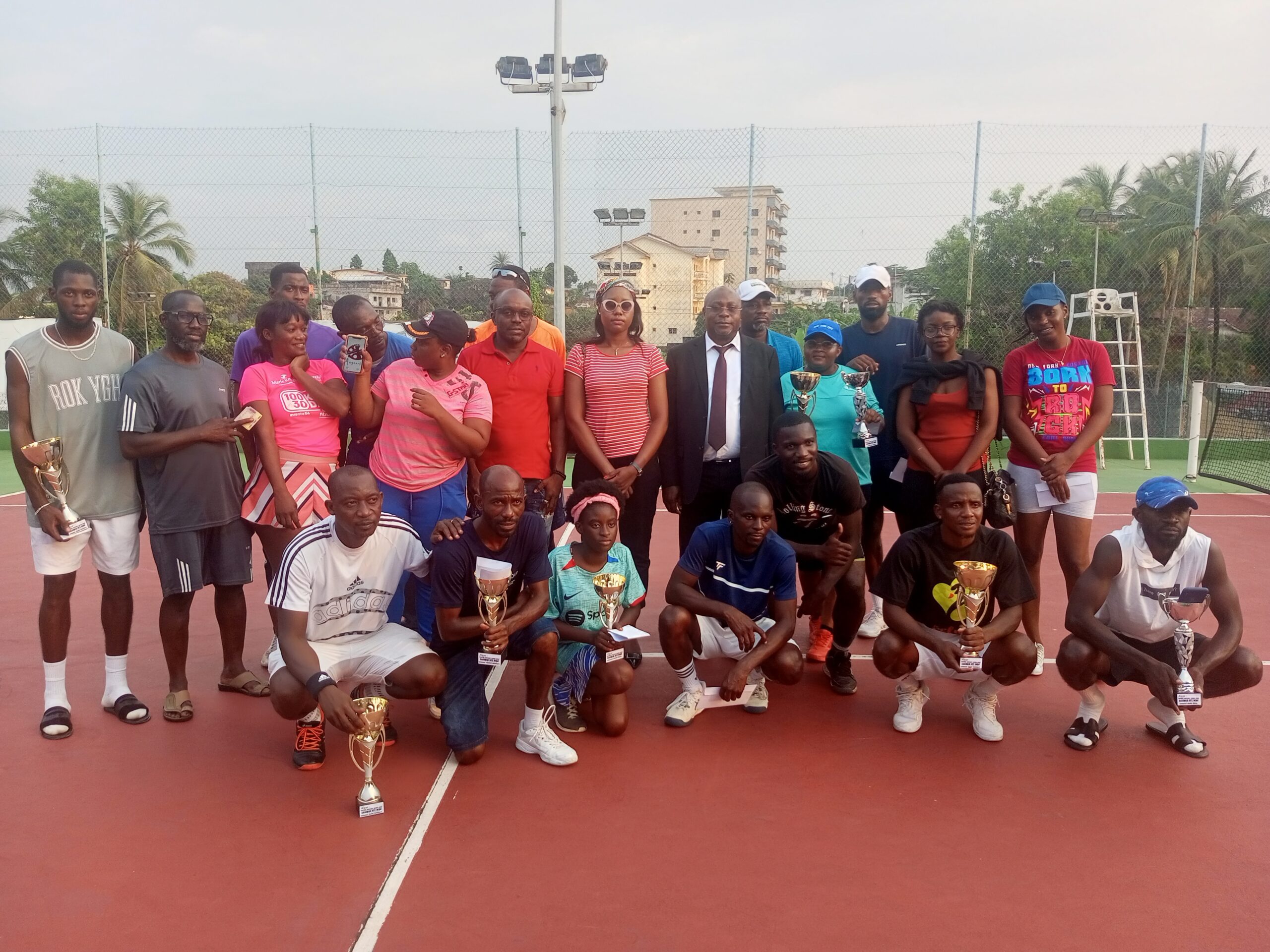TROPHÉE MASTERS CASIMIR OYÉ MBA : MOMO KASSA & TALIA AZANKIA S&rsquo;IMPOSENT EN SIMPLE