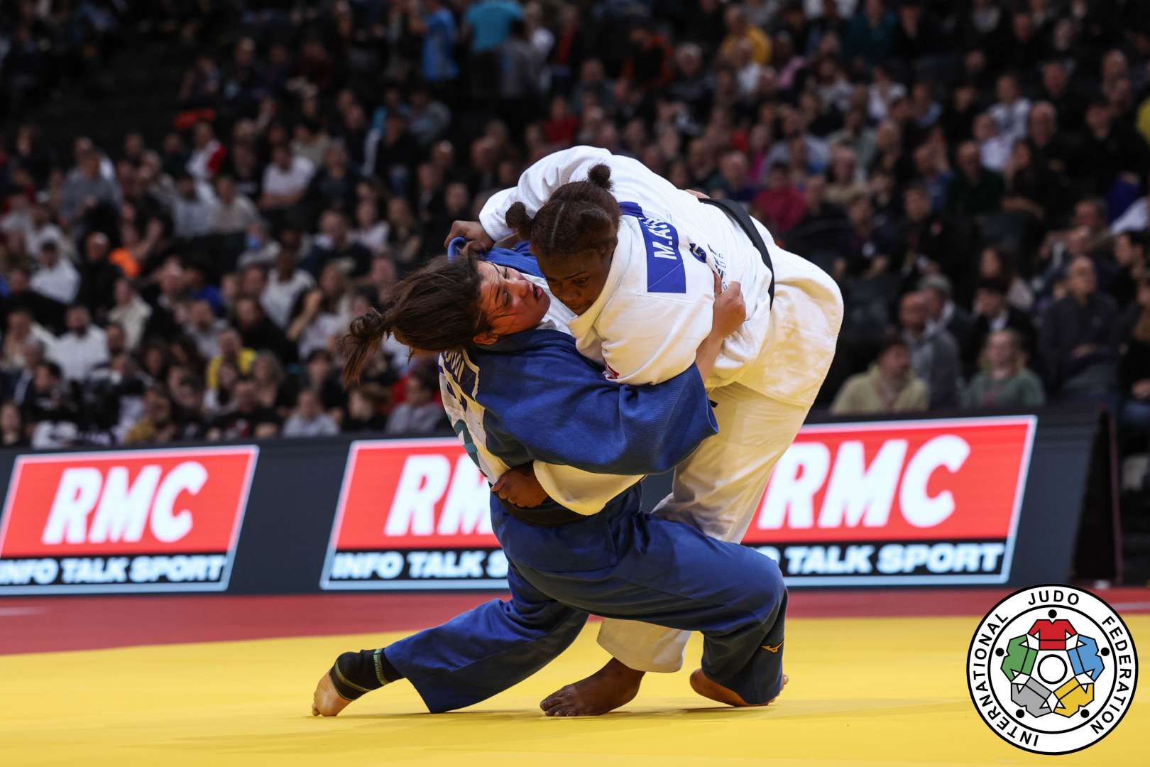 GRAND SLAM DE PARIS 2025 : MARTHE AVARO CHUTE AU 1e TOUR DEVANT LEE HYEONDJI