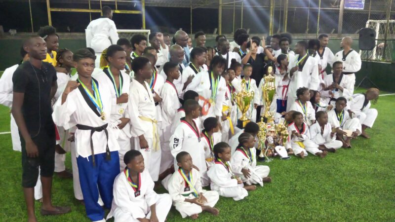 LES SOCIÉTAIRES DE SUPRÊME TKD HONORÉS PAR LA HIÉRARCHIE