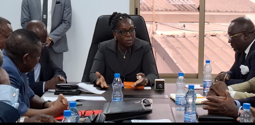 OMNISPORTS / RENCONTRE COLLECTIF DES FÉDÉRATIONS & MINISTÈRE DES SPORTS : Dr ARMANDE LONGO, EPSE MOULENGUI PRÔNE LE DIALOGUE