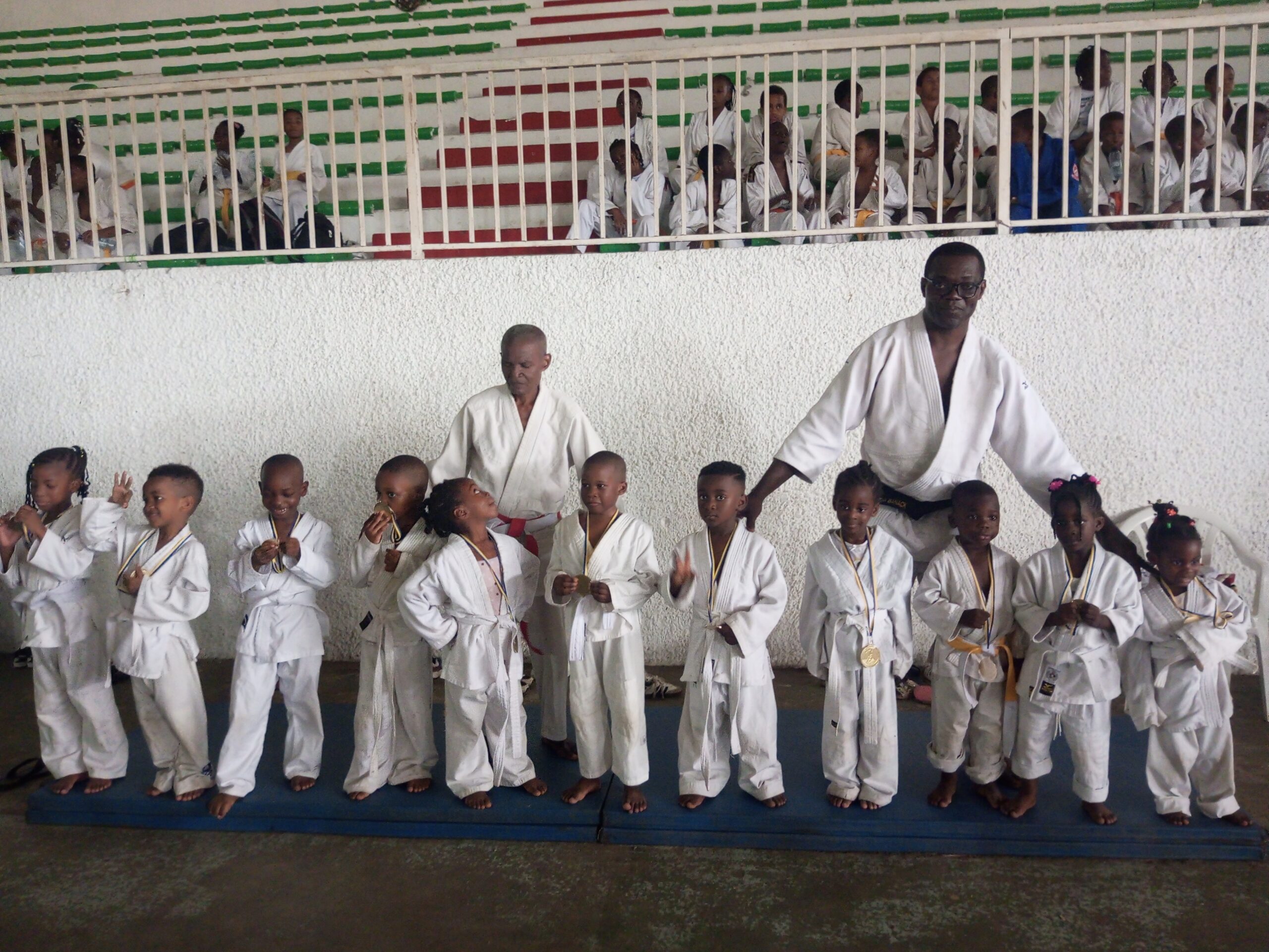 TOURNOI INTER-ÉCOLES  MÈRE JEAN GABRIEL : 12 ÉCOLES, 1 CLUB POUR  245  ENFANTS CETTE ANNÉE