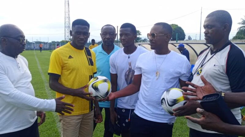 ŒUVRES DE BIENFAISANCE / CF MAKAYE MA NGOME : DES BALLONS POUR LE FC 109