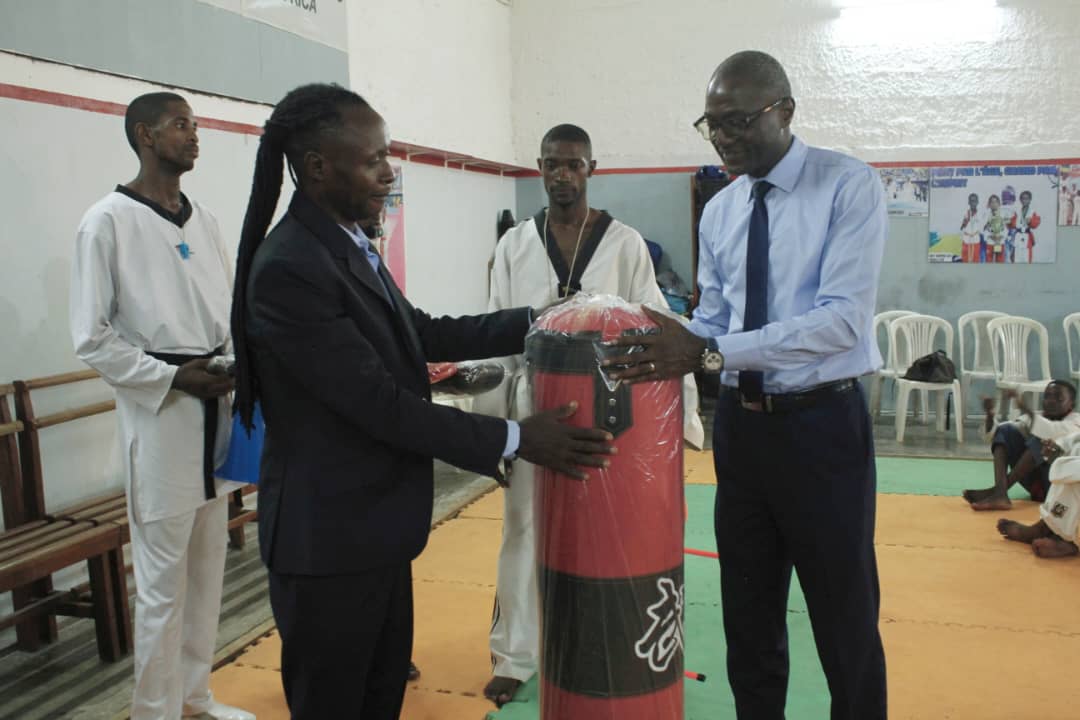 REMISE DE MATÉRIEL : LE CLUB MOO DO KWAN DOTÉ D&rsquo;UN IMPORTANT DON  EN MATÉRIEL SPORTIF