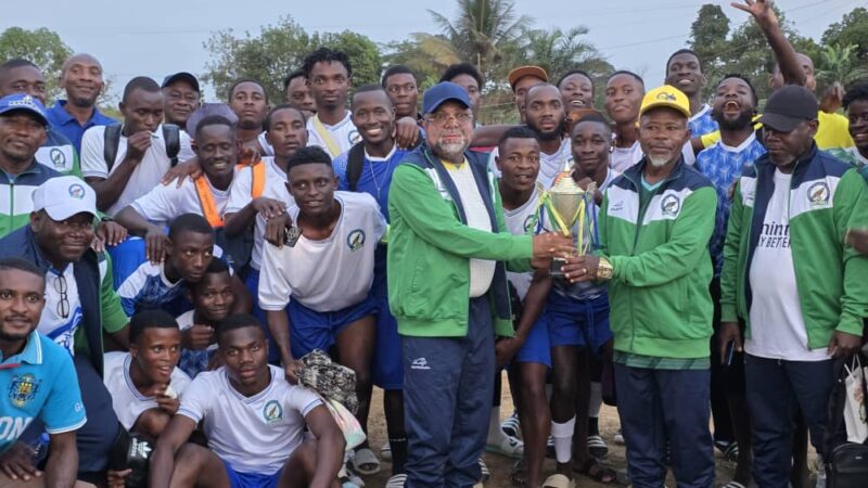 MAKOKOU / CHAMPIONNAT  DE DIVISION 4 : ACADEMY  DES ÉTOILES SACRÉ CHAMPION