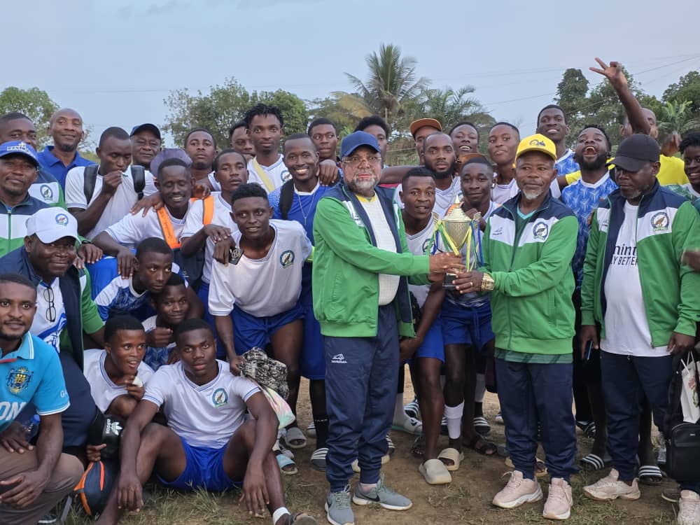 MAKOKOU / CHAMPIONNAT  DE DIVISION 4 : ACADEMY  DES ÉTOILES SACRÉ CHAMPION