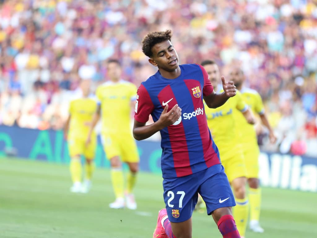 LIGA 2025-2026: LAMINE  YAMAL BRANDIT LE DRAPEAU  PALESTINIEN  PENDANT LE SACRE DU BARÇA