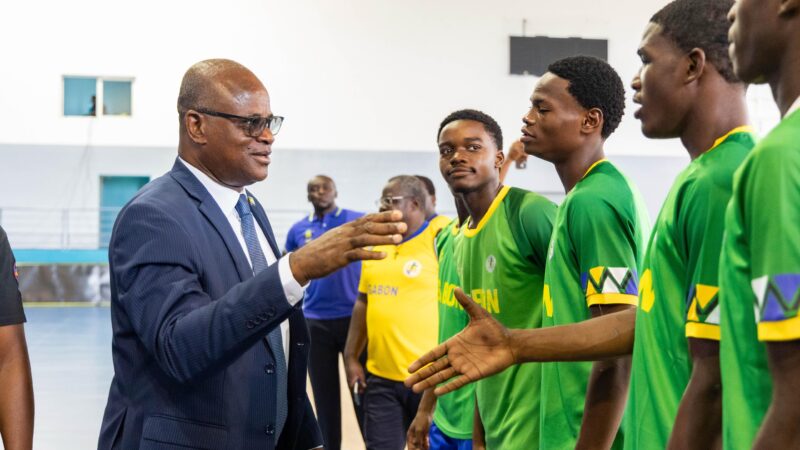 AFROBASKET U18 : L&rsquo;AMBASSADEUR  SÉBASTIEN NTOUTOUME REND  VISITE AUX PANTHÈRES À MALABO