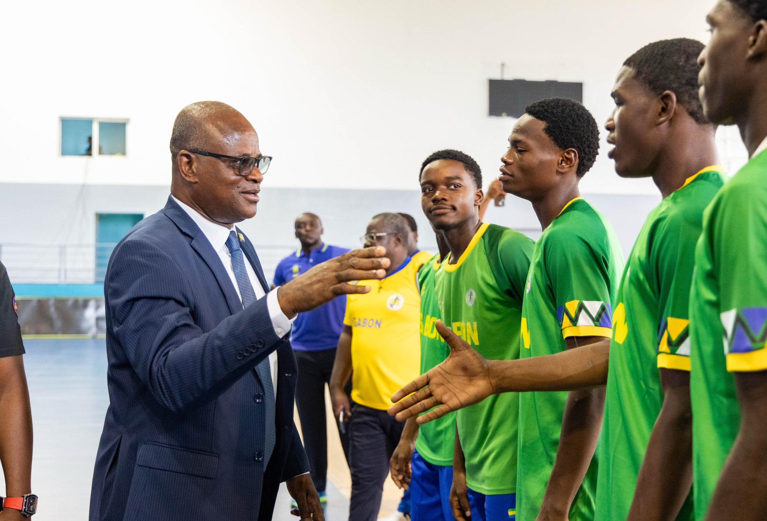 AFROBASKET U18 : L&rsquo;AMBASSADEUR  SÉBASTIEN NTOUTOUME REND  VISITE AUX PANTHÈRES À MALABO