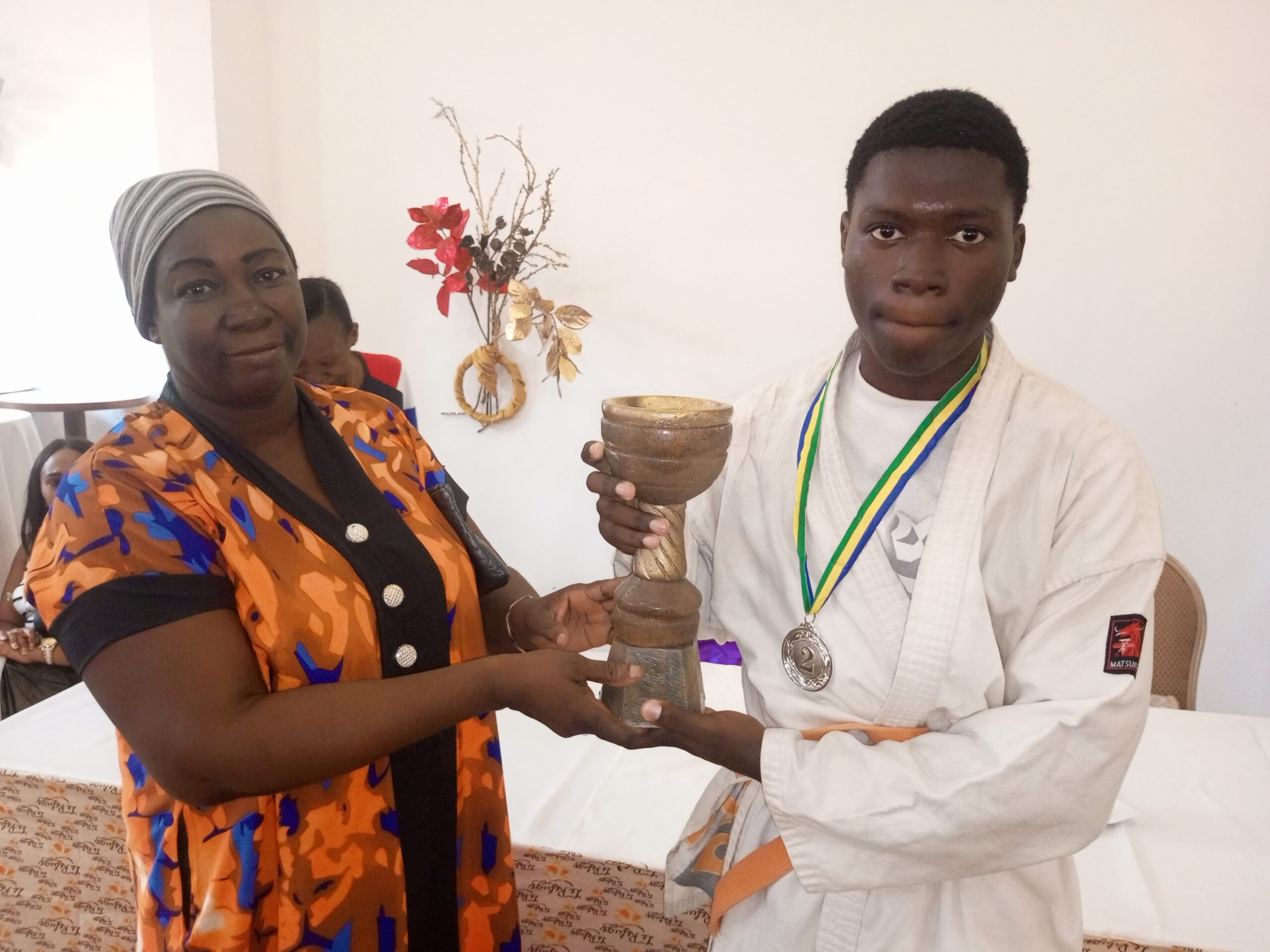 TOURNOI DE JUDO  LE GRAND BLANC DE LAMBARÉNÉ : JC KINTSUGI DICTE SA LOI