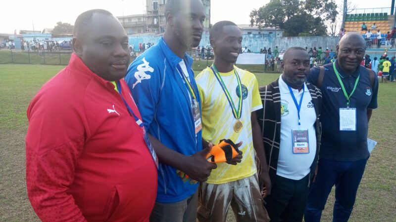 FOOTBALL/U17 OYEM : GÉDÉON JUNIOR NDOUTOUME DÉCROCHE UN SECOND TROPHÉE AVEC L&rsquo;ESTUAIRE