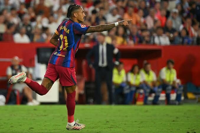 LIGA : RAPHINHA CLAQUE UN TRIPLÉ À SÉVILLE ET SCELLE SON AVENIR AU BARÇA JUSQU&rsquo;EN 2030